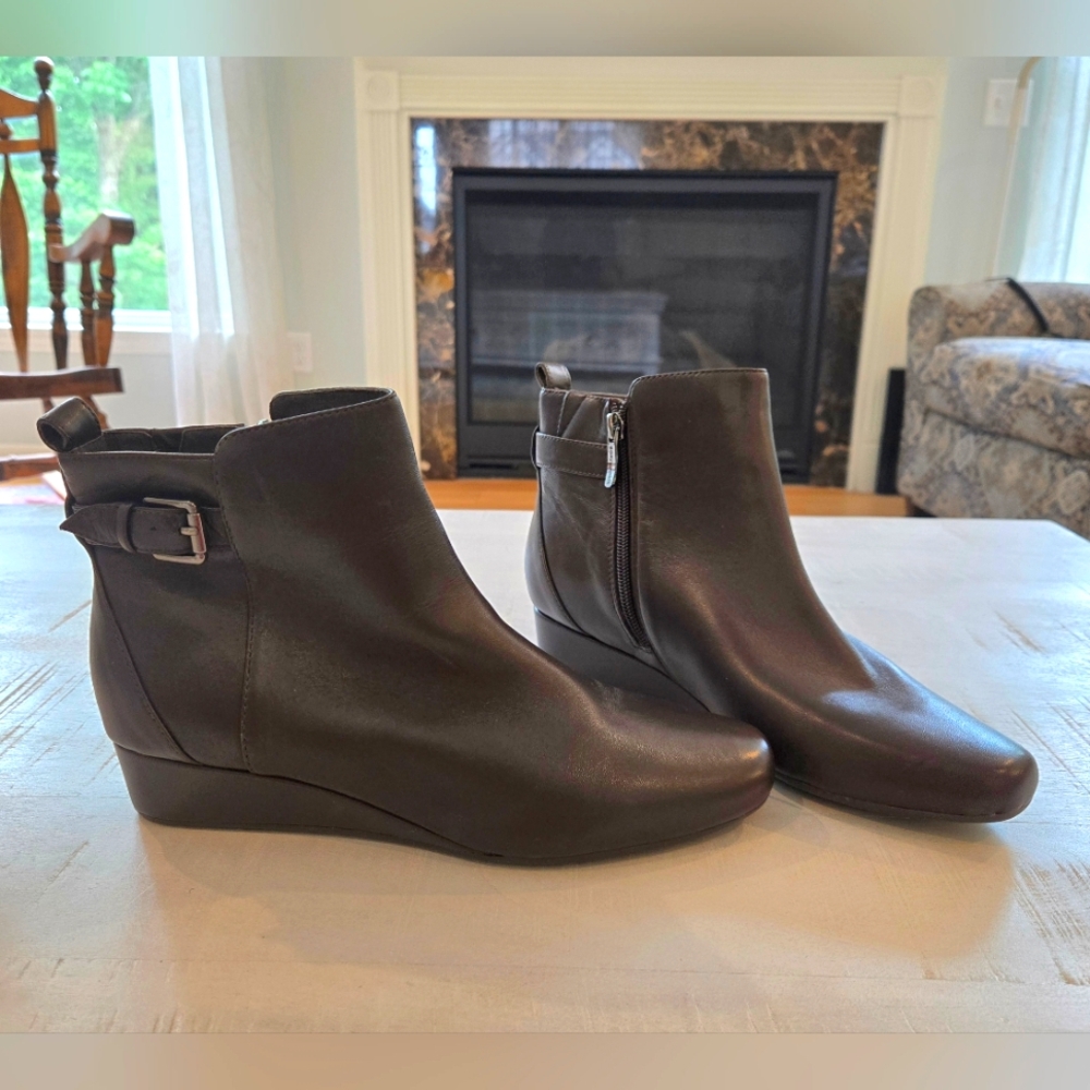 EASY SPIRIT Dark Brown Leather Ankle Booties with Low Wedge Heel, 9.5M, New